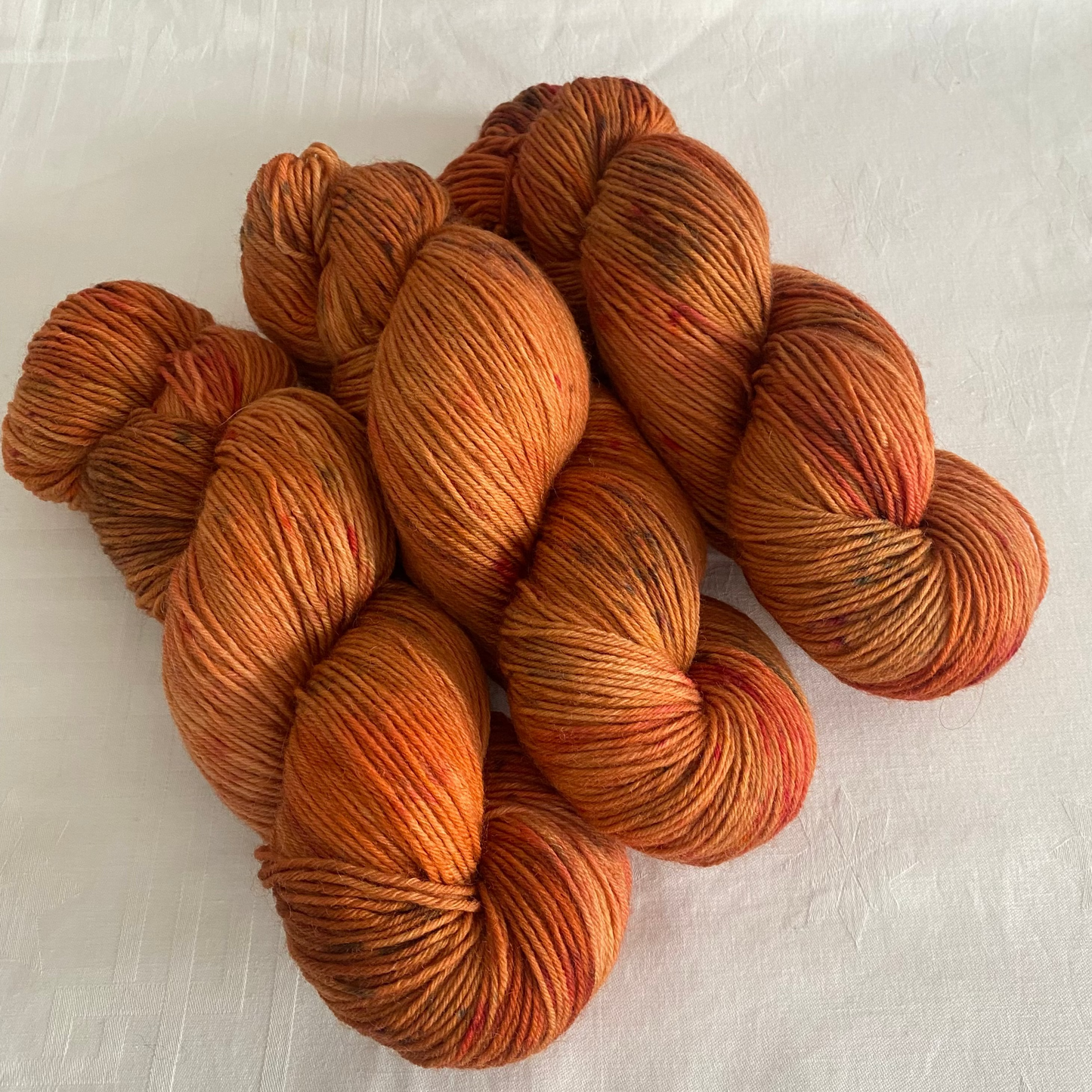 Handgefärbte  Sockenwolle 6-fach.