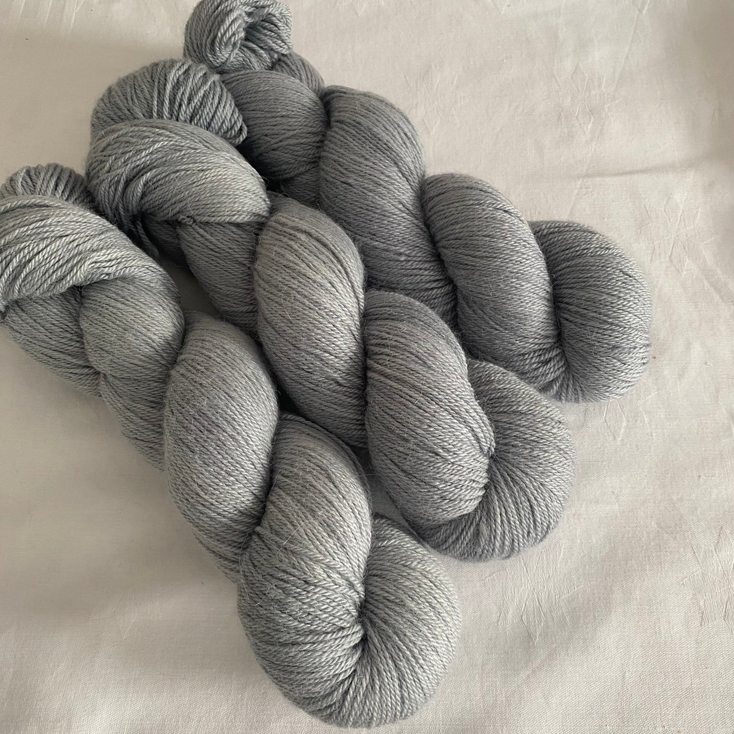 Handgefärbte Alpaca mit Seide.