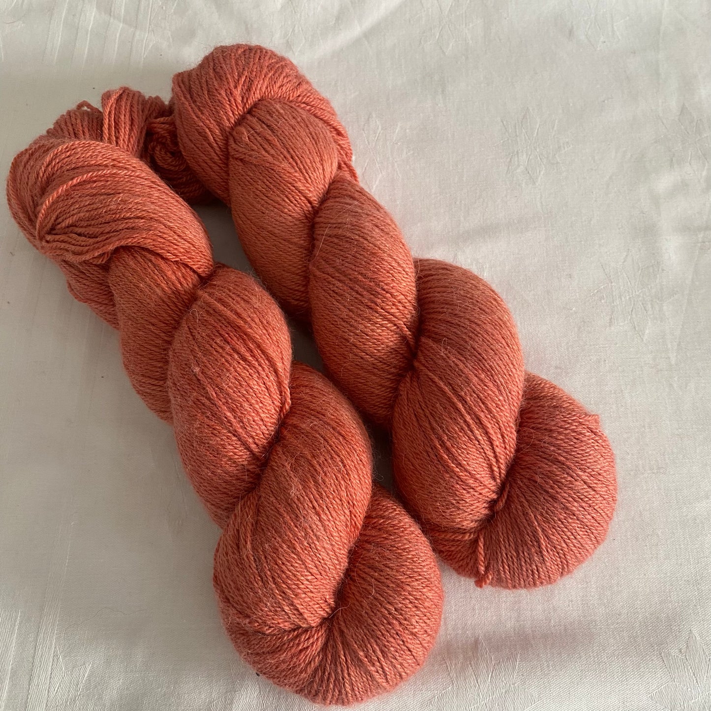 Handgefärbte Alpaca mit Seide.