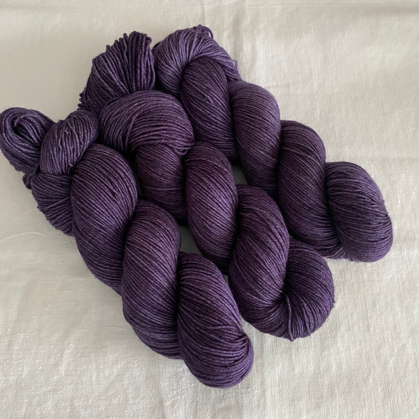 Handgefärbte Merinowolle.