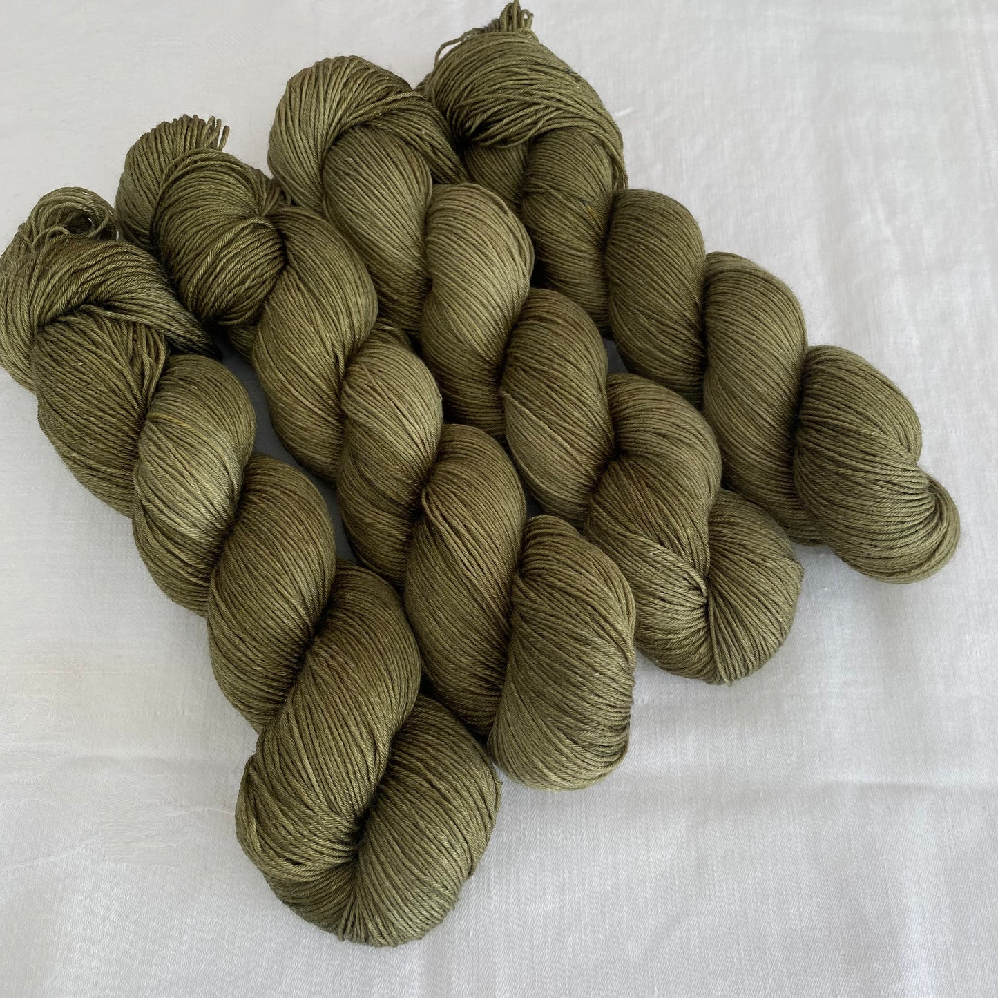 Handgefärbte Merinowolle mit Seide.