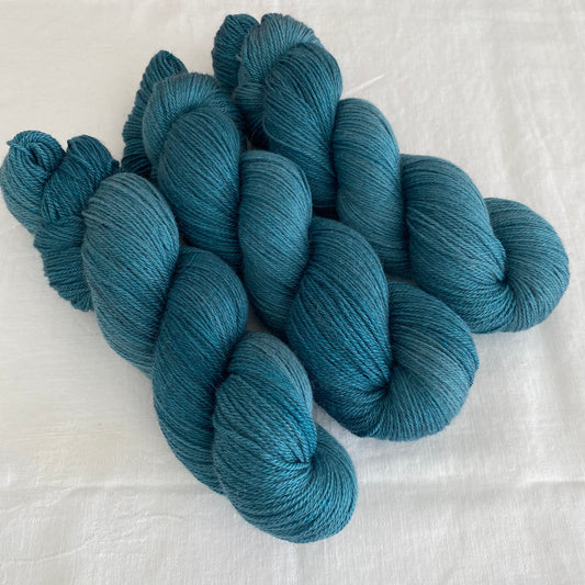 Handgefärbte Alpaca mit Seide.