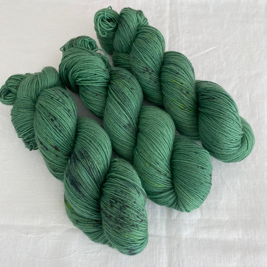 Handgefärbte  Sockenwolle 4-fach.