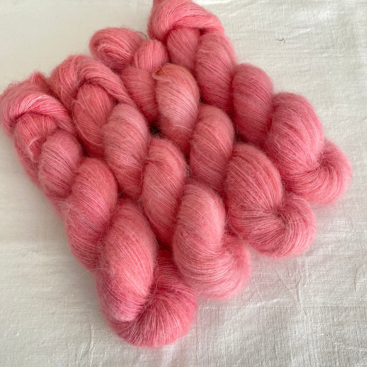 Handgefärbte Alpaka Baby mit Merinowolle.