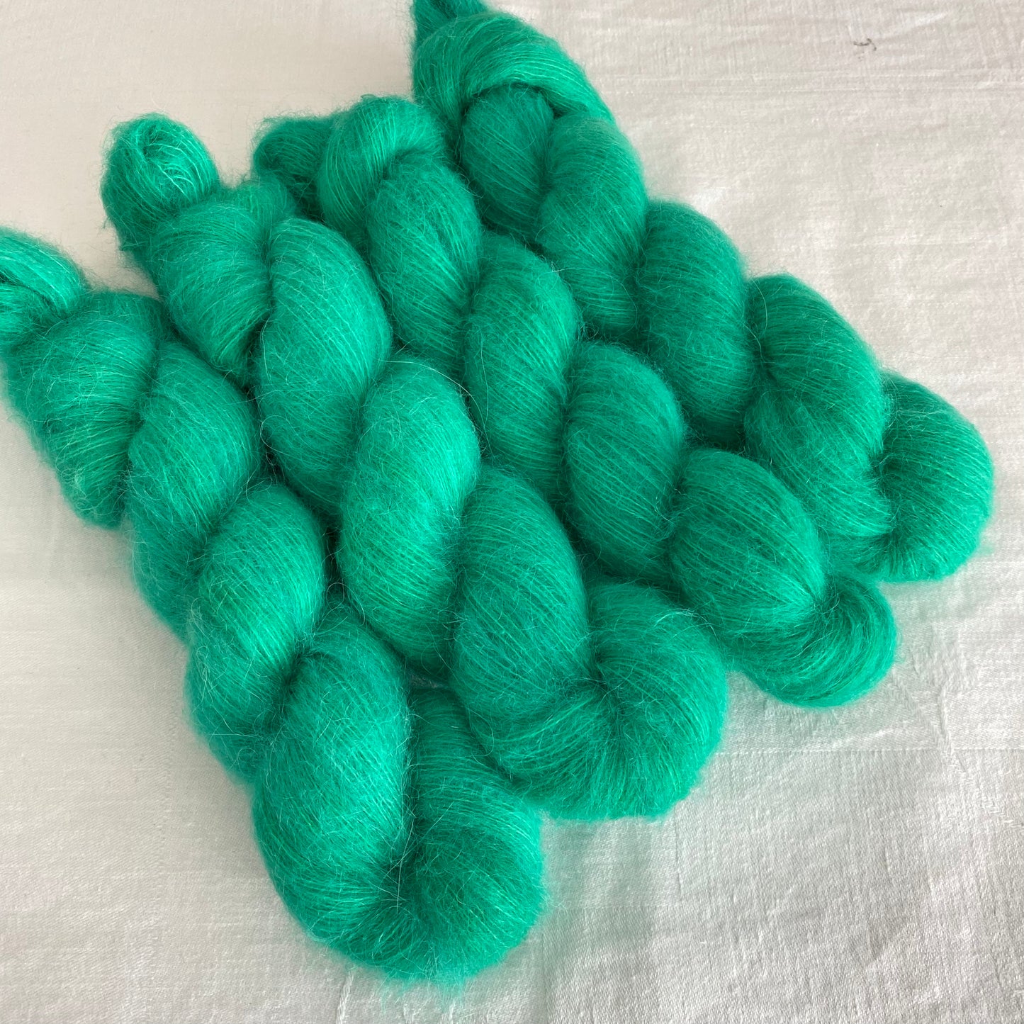 Handgefärbte Alpaka Baby mit Merinowolle.