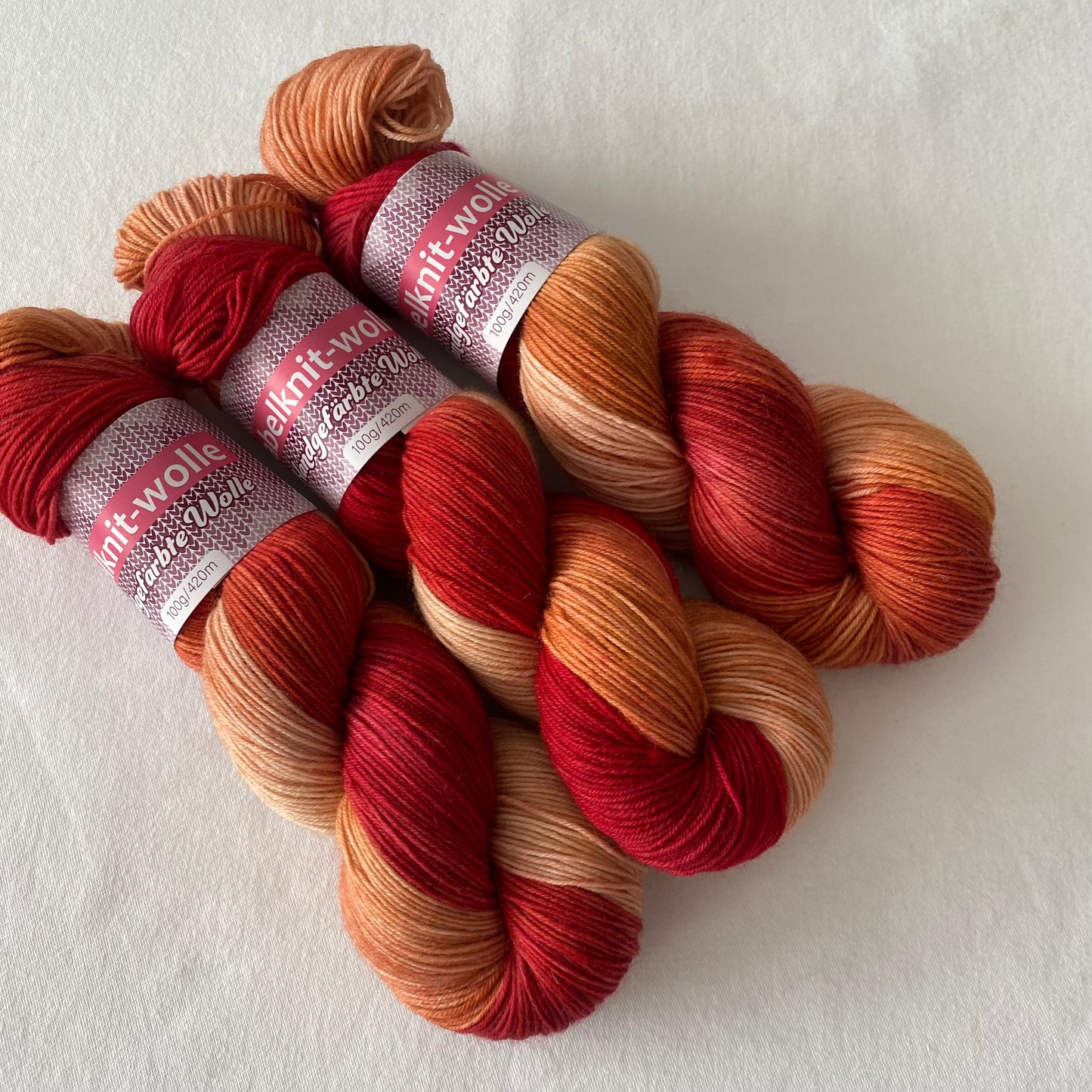 Handgefärbte  Sockenwolle 4-fach.