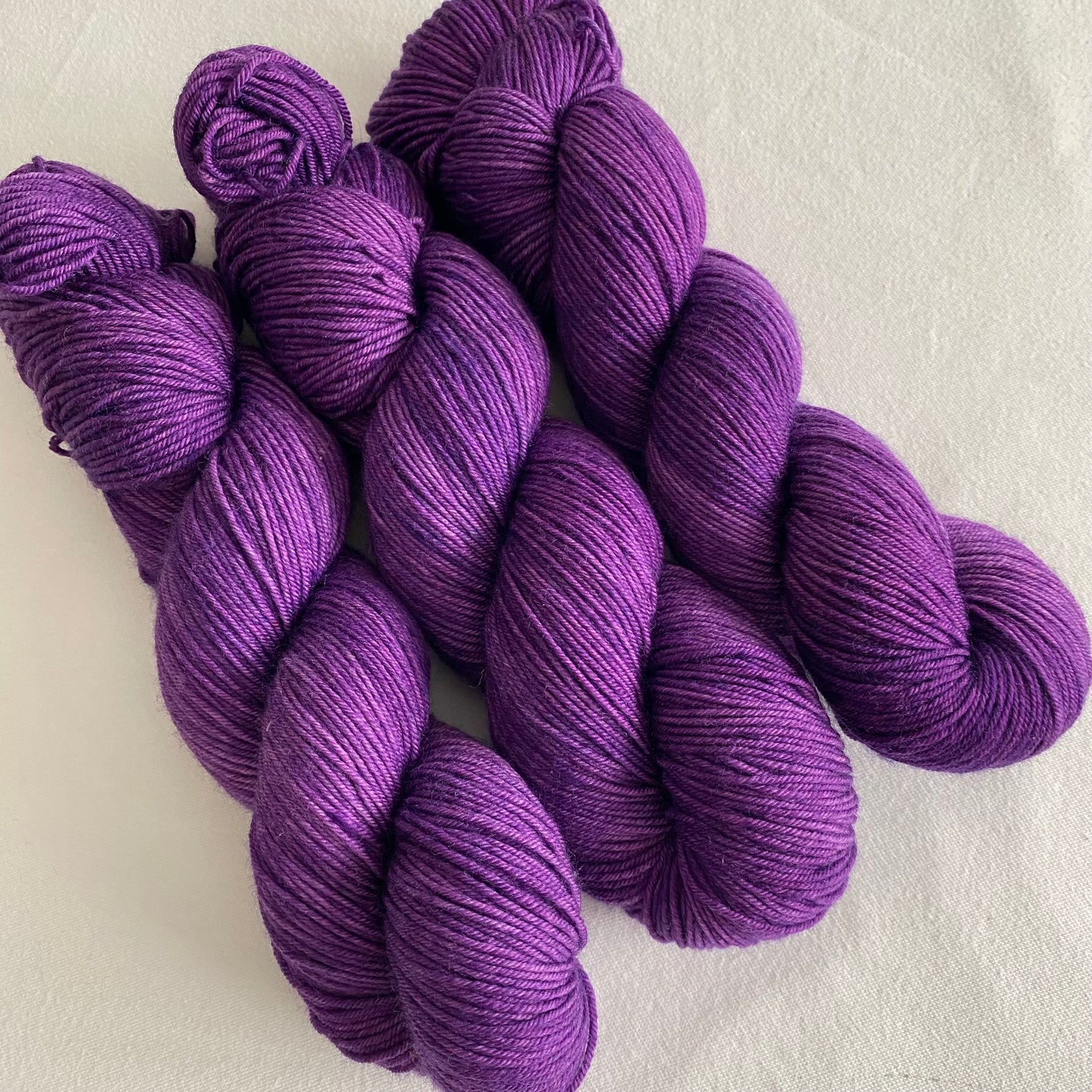 Handgefärbte Merinowolle.