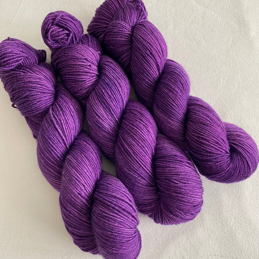 Handgefärbte Merinowolle.