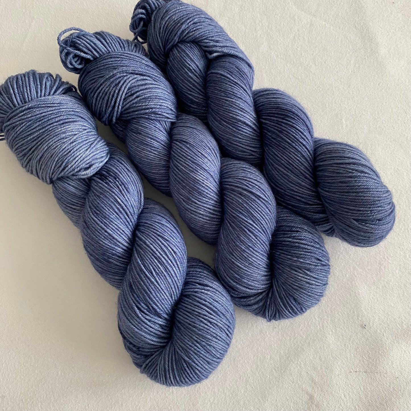 Handgefärbte Merinowolle.