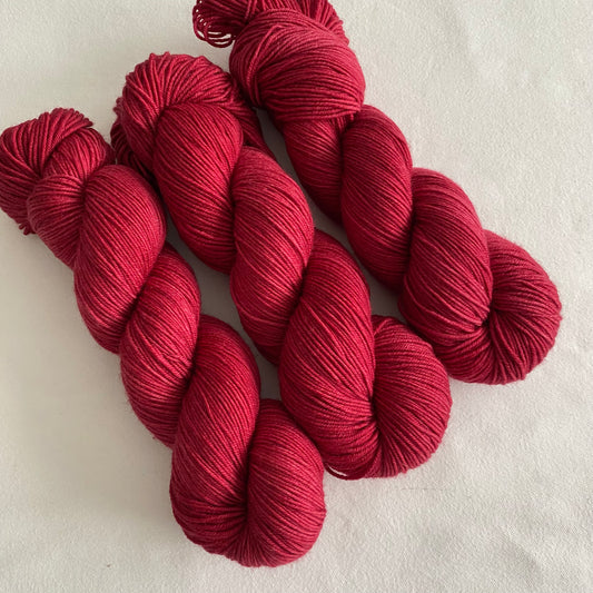 Handgefärbte Merinowolle.