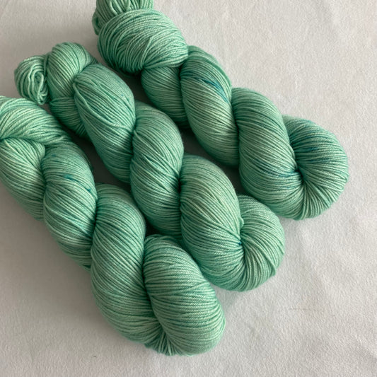 Handgefärbte Merinowolle.