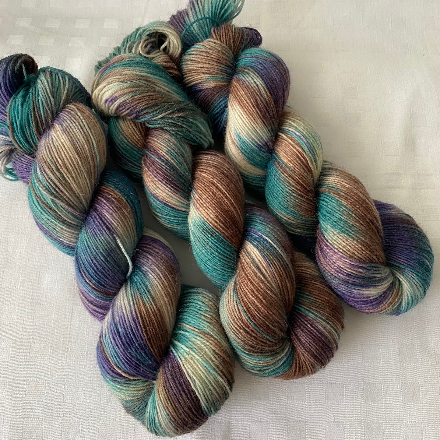Handgefärbte  Sockenwolle 4-fach.