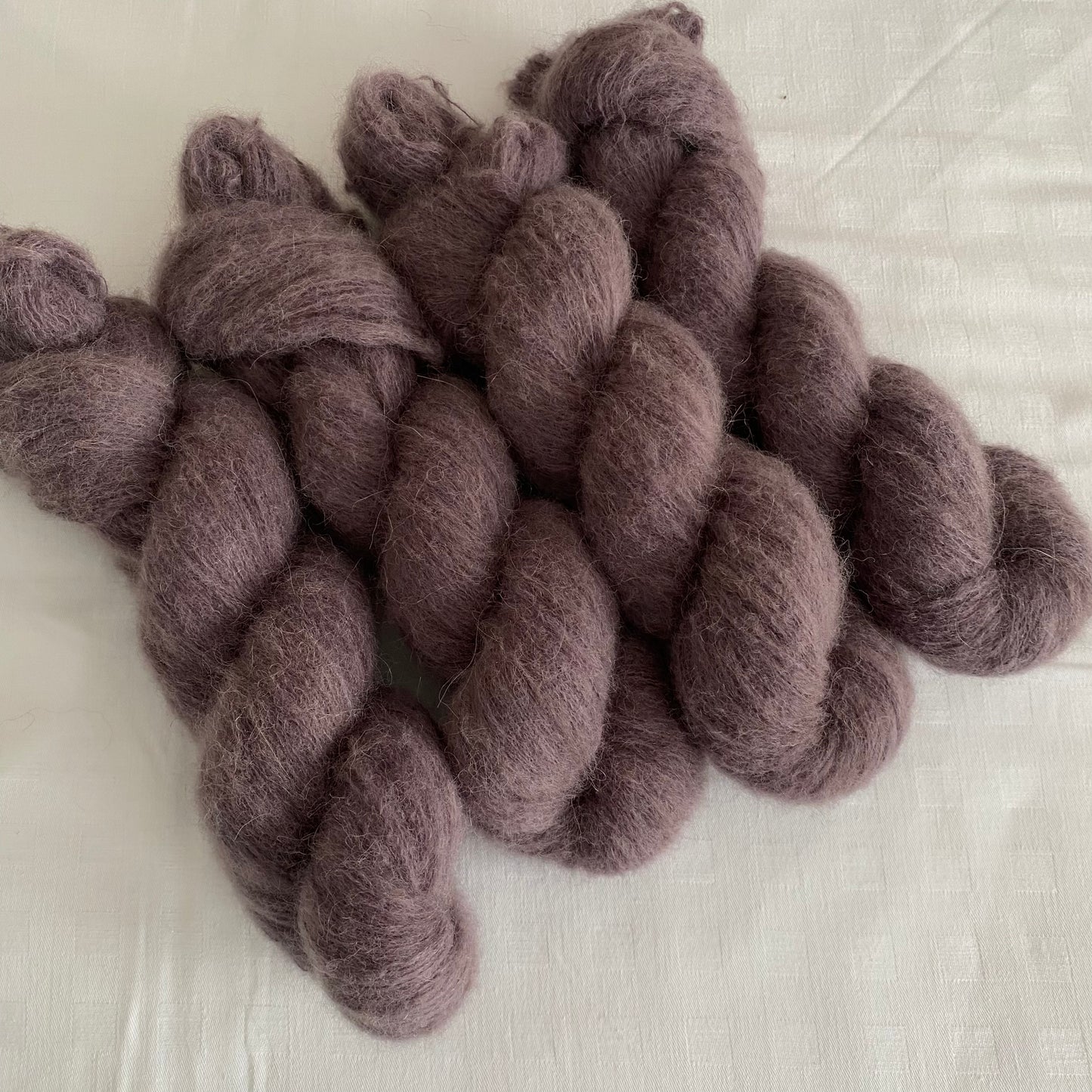 Handgefärbte Alpaka Baby mit Merinowolle.