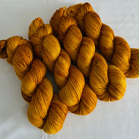 Handgefärbte Alpaca mit Seide.