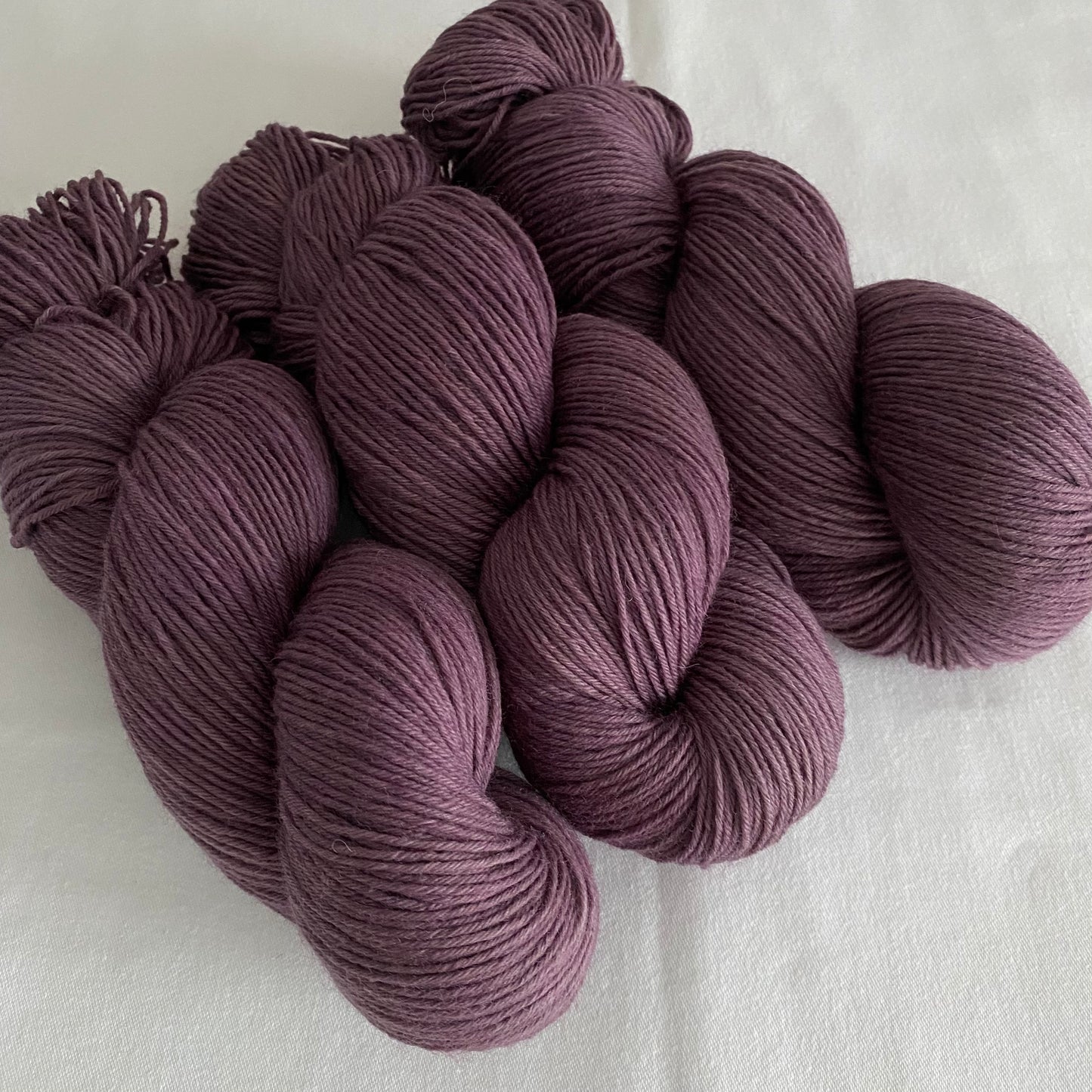 Handgefärbte  Sockenwolle 6-fach.