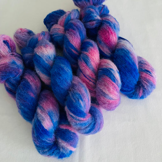 Handgefärbte Alpaka Baby mit Merinowolle.