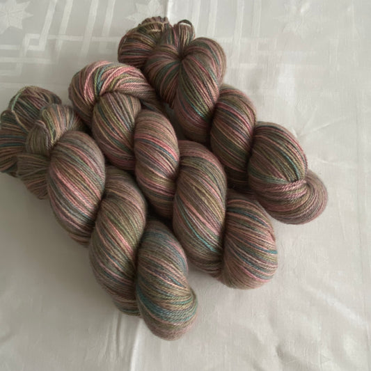 Handgefärbte Alpaca mit Seide.