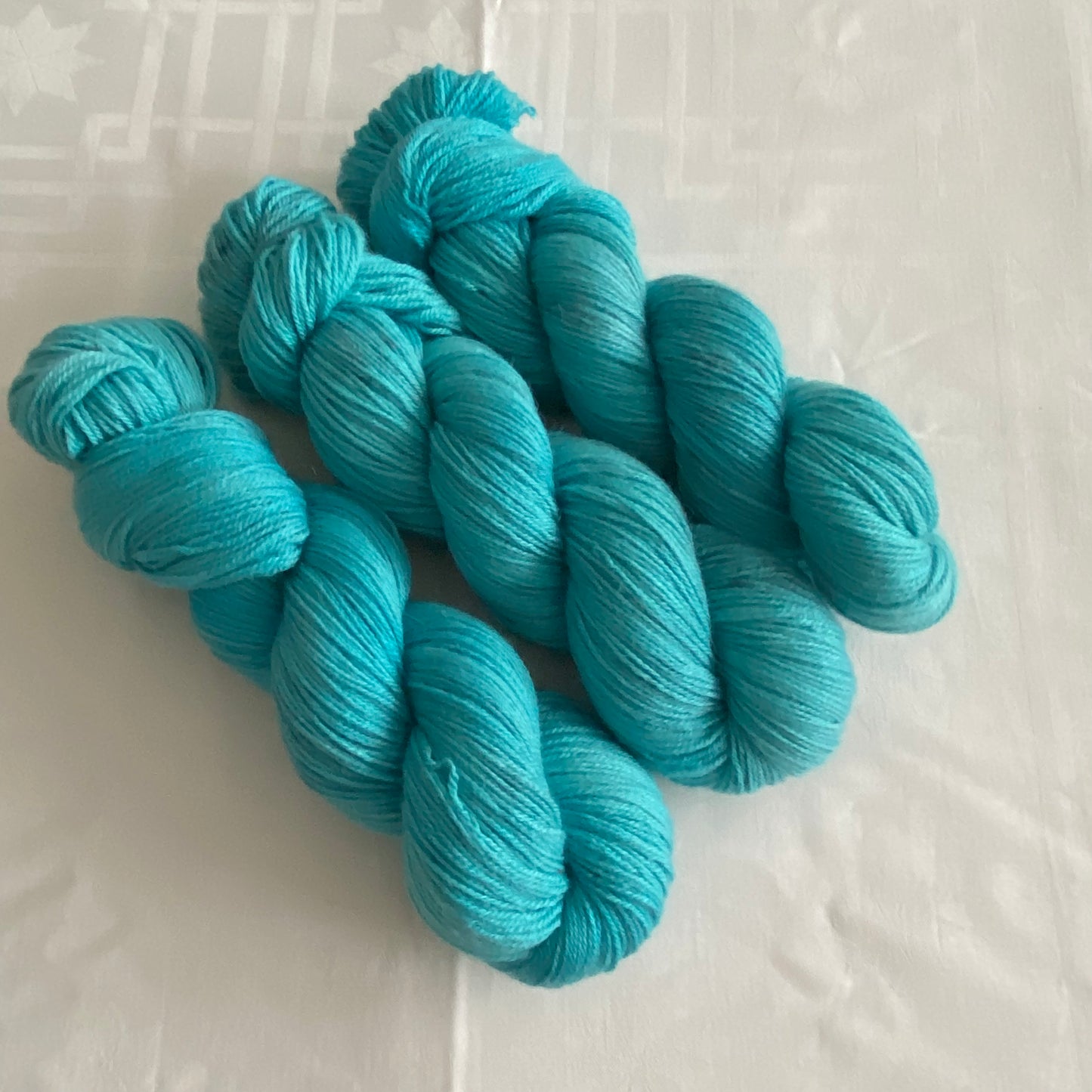 Handgefärbte Alpaca mit Seide.