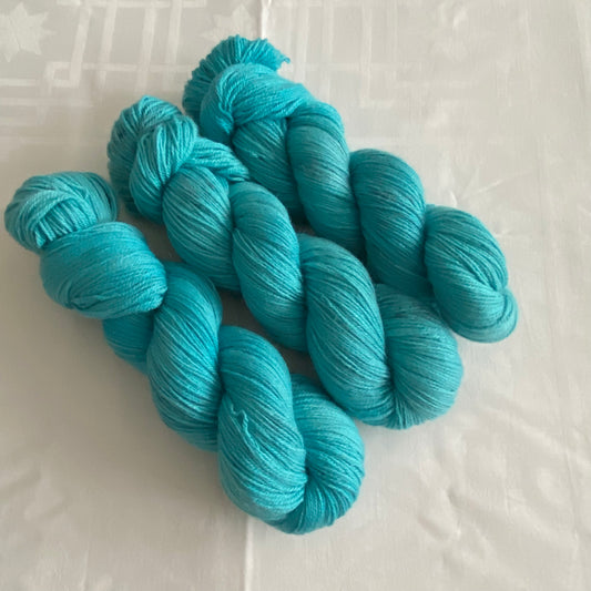 Handgefärbte Alpaca mit Seide.