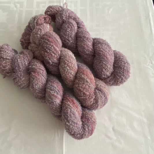 Handgefärbte Alpaka Boucle.