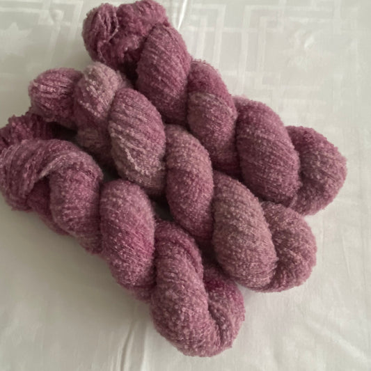 Handgefärbte Alpaka Boucle.