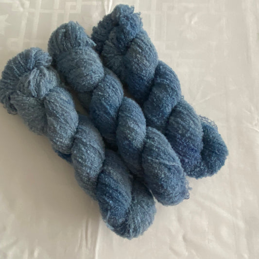 Handgefärbte Alpaka Boucle.