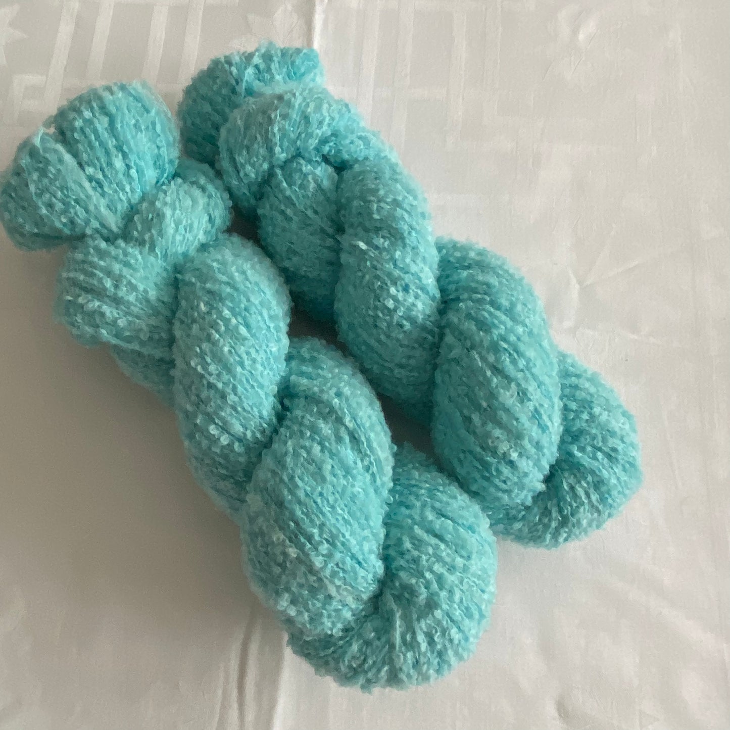 Handgefärbte Alpaka Boucle.