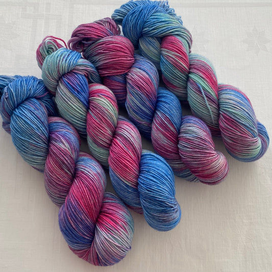 Handgefärbte Merinowolle.