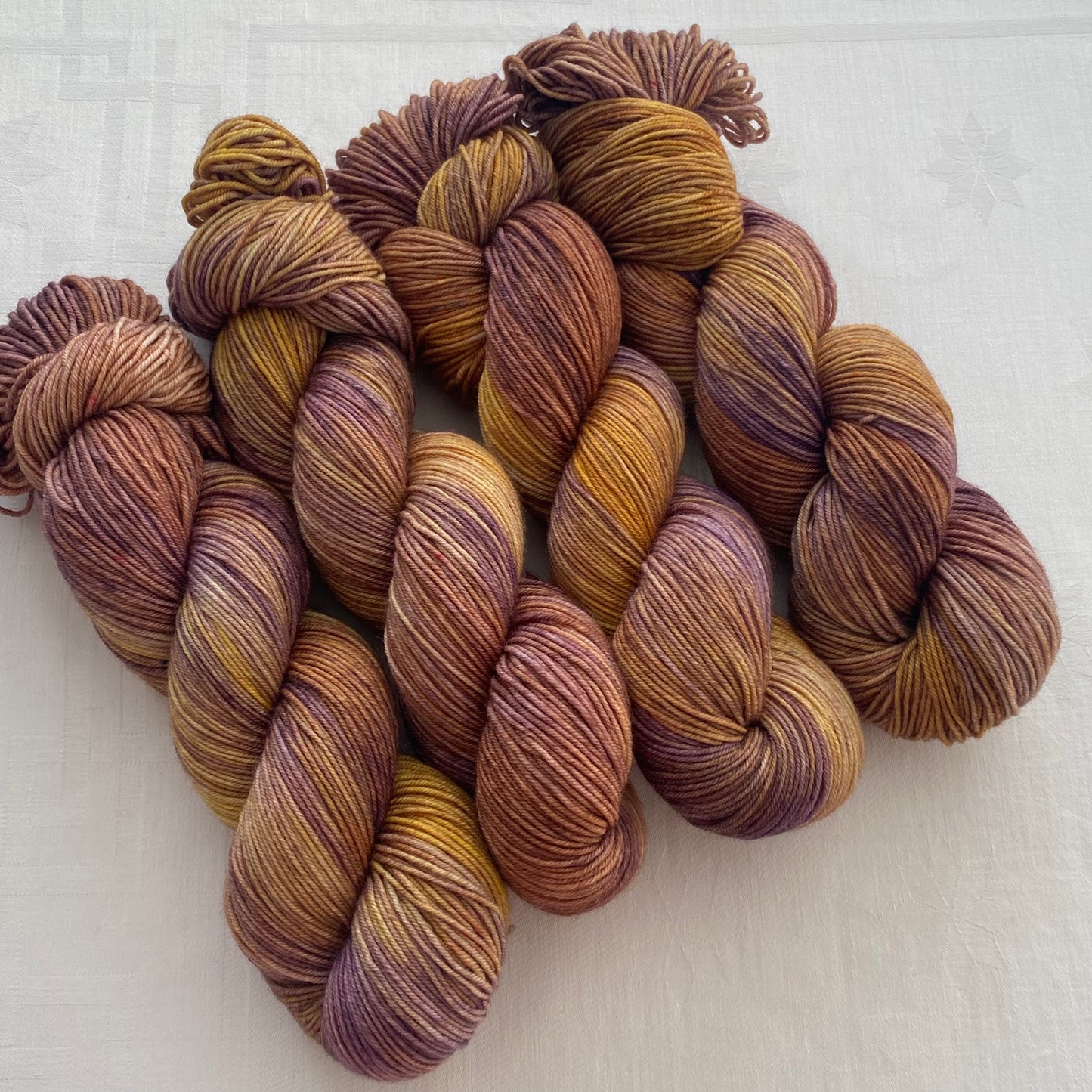 Handgefärbte Merinowolle.