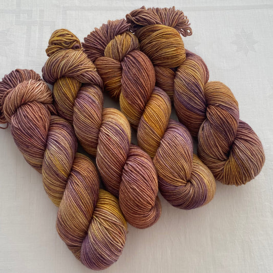 Handgefärbte Merinowolle.