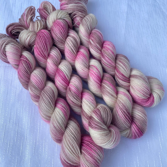 Handgefärbte  Sockenwolle 4-fach./ 50 g.